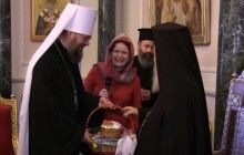 Єрусалимському Патріарху Феофілу офіційна делегація УПЦ (МП) подарувала великодній кошик українця