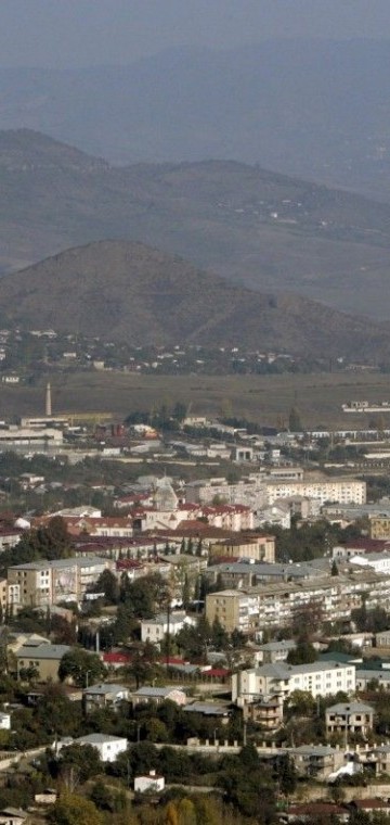 На кожному будинку є сліди від куль: