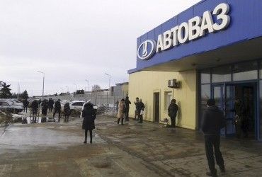 Крупнейший российский автопроизводитель сократит рабочую неделю, чтобы выжить