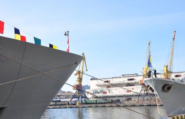 В порт Одессы прибыли военные корабли ВМС Турции 