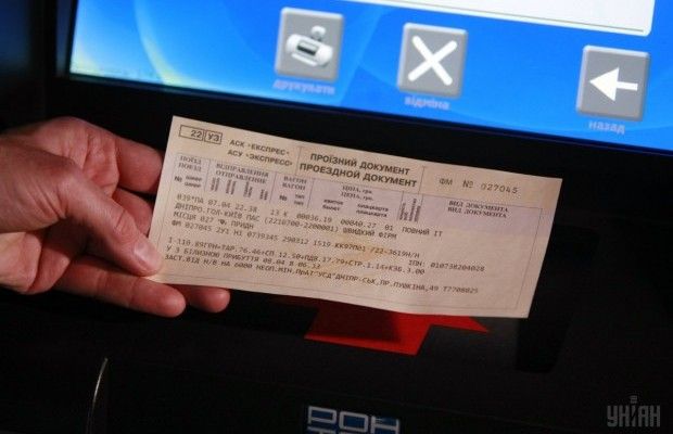 В "Укрзалізниці" пояснили відсутність у продажу квитків на "південні" потяги на травневі
