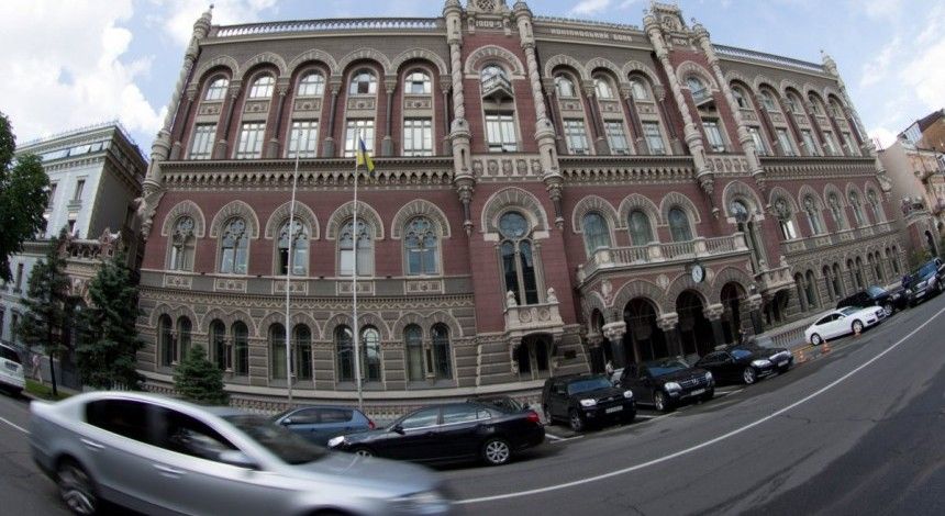 У вівторок в Україні подорожчає долар, але подешевшає євро