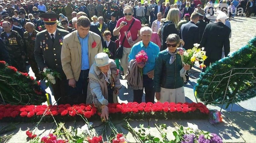 У подозрительных участников мероприятий полицейские обнаружили оружие / Фото 056.ua У подозрительных участников мероприятий полицейские обнаружили оружие / Фото 056.ua