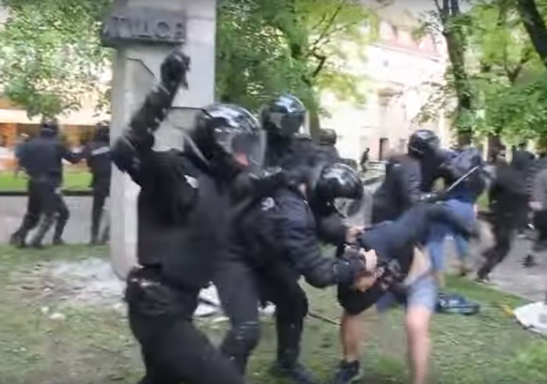 Во Львове при попытке неизвестных демонтировать памятник Тудору пострадали двое правоохранителей Во Львове при попытке неизвестных демонтировать памятник Тудору пострадали двое правоохранителей