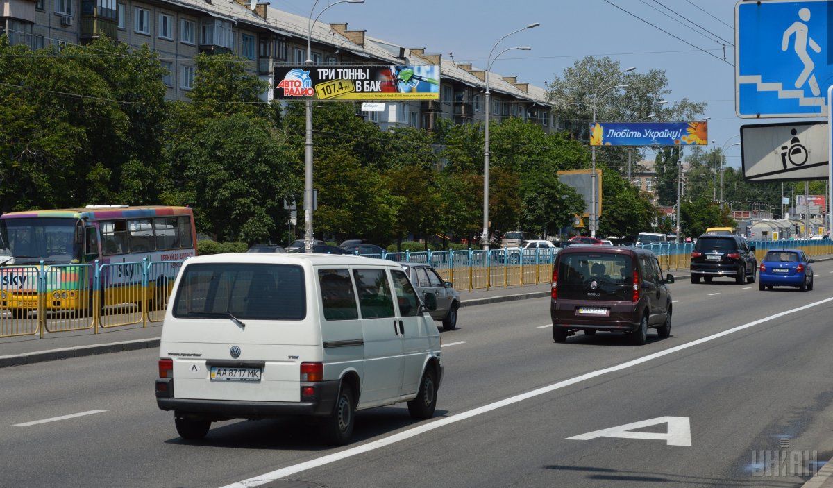Рада знизила акцизи на імпорт вживаних автомобілів / Фото УНИАН Рада знизила акцизи на імпорт вживаних автомобілів / Фото УНИАН