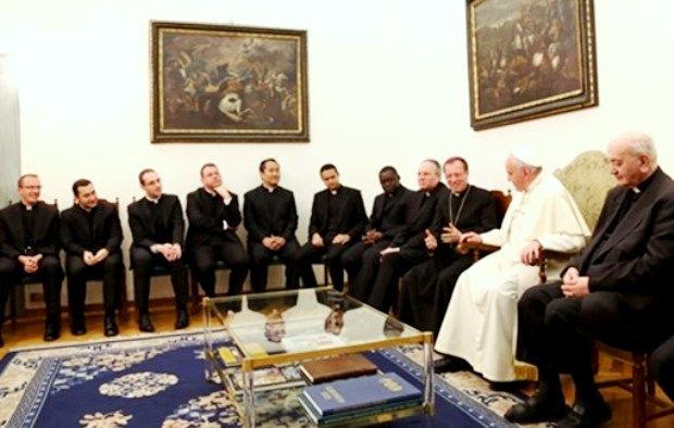 Папа Франциск на встрече с будущими церковными дипломатами