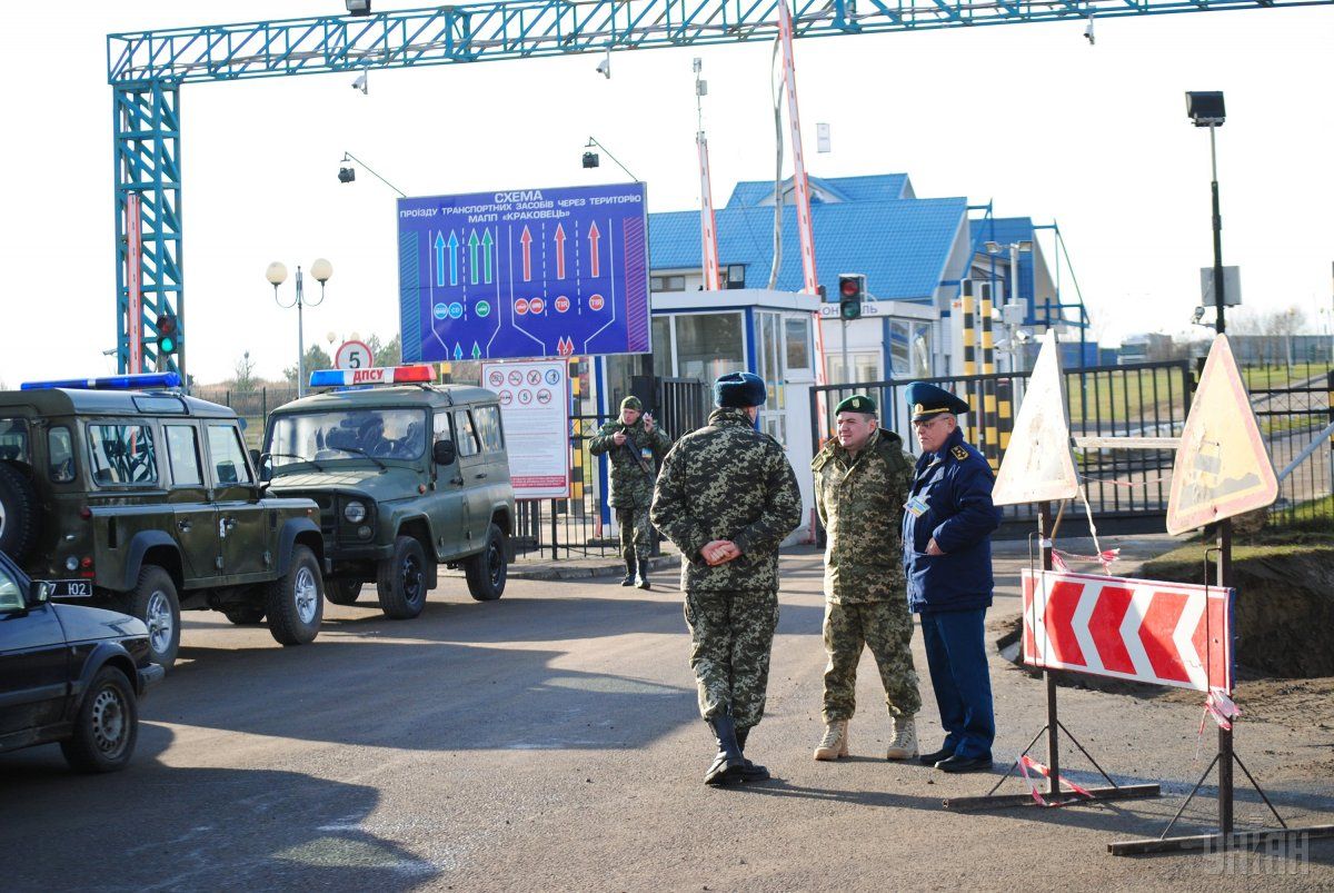 Checkpoints on the border with Poland / Photo from UNIAN