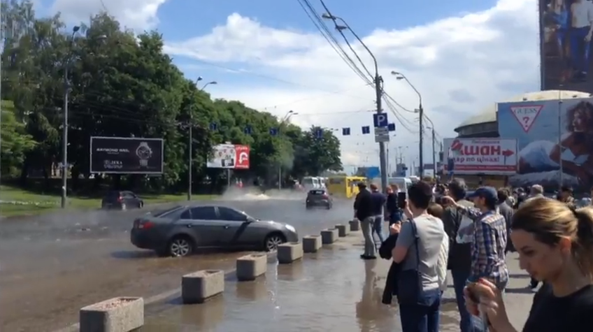 прорыв трубы, Киев / Скриншот прорыв трубы, Киев / Скриншот