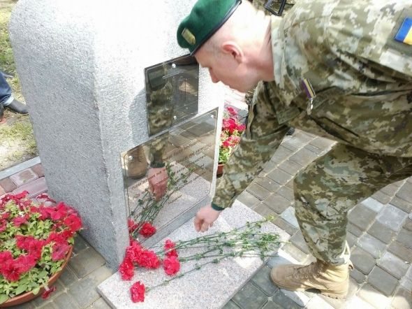 памятник АТО / Gazeta.ua памятник АТО / Gazeta.ua