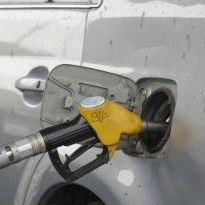Domestic refiners rally outside Rada, demanding flat excise rate on fuel