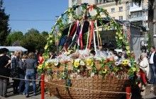 У Житомирі виготовили та зібрали для вояків АТО найбільший великодній кошик в Україні (фото)