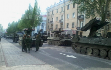 Поблизу Сніжного помітили переміщення двох колон військової техніки бойовиків