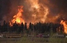 Из-за лесных пожаров в Канаде эвакуируют 80 тысяч человек