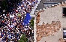 У Варшаві десятки тисяч поляків вийшли на антиурядовий марш (фото)