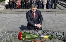 Порошенко поклав квіти до могили Невідомого солдата в Києві (фоторепортаж)