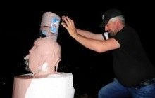 "Оживить" не удалось: Отреставрированный бюст Сталина в Грузии залили краской (фото)