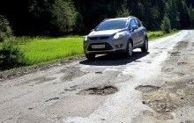 PM Groysman wants efficient use of budget funds for road repairs