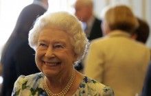 Британська королева виграла купон у супермаркет - BBC