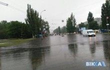 У Черкасах вирує негода: через зливу у місті не ходять тролейбуси