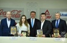 Тяжелоатлетка Ирина Деха получила награду лучшей спортменки месяца в Украине