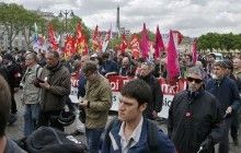 Во Франции проходят протесты из-за изменения трудовых законов - BBC