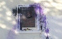 В Симферополе залили краской мемориальную доску Сталину (фото)