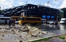 Прорив трубопроводу на Либідській: наслідки аварії обіцяють ліквідувати протягом доби