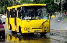 Потужний прорив трубопроводу на Либідській: з'явилися фото та відео наслідків