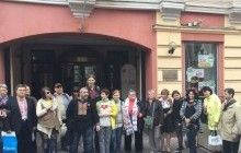 У Москві кілька десятків людей відзначили День вишиванки ходою по Арбату (фото)