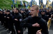 Марш "Азова": у нацгвардійців кинули кілька вибухових пакетів, у одного бійця травмована рука