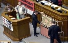 Гройсман та міністри прибули до ВР, "радикали" Ляшка занесли в сесійну залу розкладачки (фото)