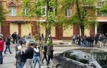 "Сбербанк Росії" "підготувався" до маршу полку "Азов" у центрі Києва: забив вікна фанерою (фото)