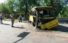 У Маріуполі автобус з бійцями АТО зіткнувся з маршруткою, постраждали мінімум 8 осіб (фото)