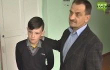 На Харьковщине директор школы, выгнавший ученика из-за новой стрижки, написал заявление