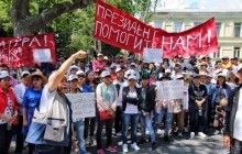 Погром "Лотоса": в Одесі в'єтнамці пікетують прокуратуру з вимогою припинити обшуки і грабіж в їх будинках (фото)
