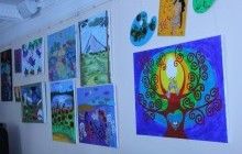 У київському храмі УПЦ відкрилася благодійна виставка-продаж малюнків онкохворих дітей (фото)