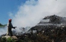 На сміттєзвалищі під Львовом шукають останнього працівника комунального підприємства, який зник під час обвалу сміття