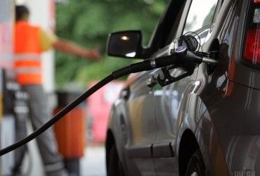 Експерт попередив про дефіцит бензину в Україні: можуть знову ввести обмеження на АЗС