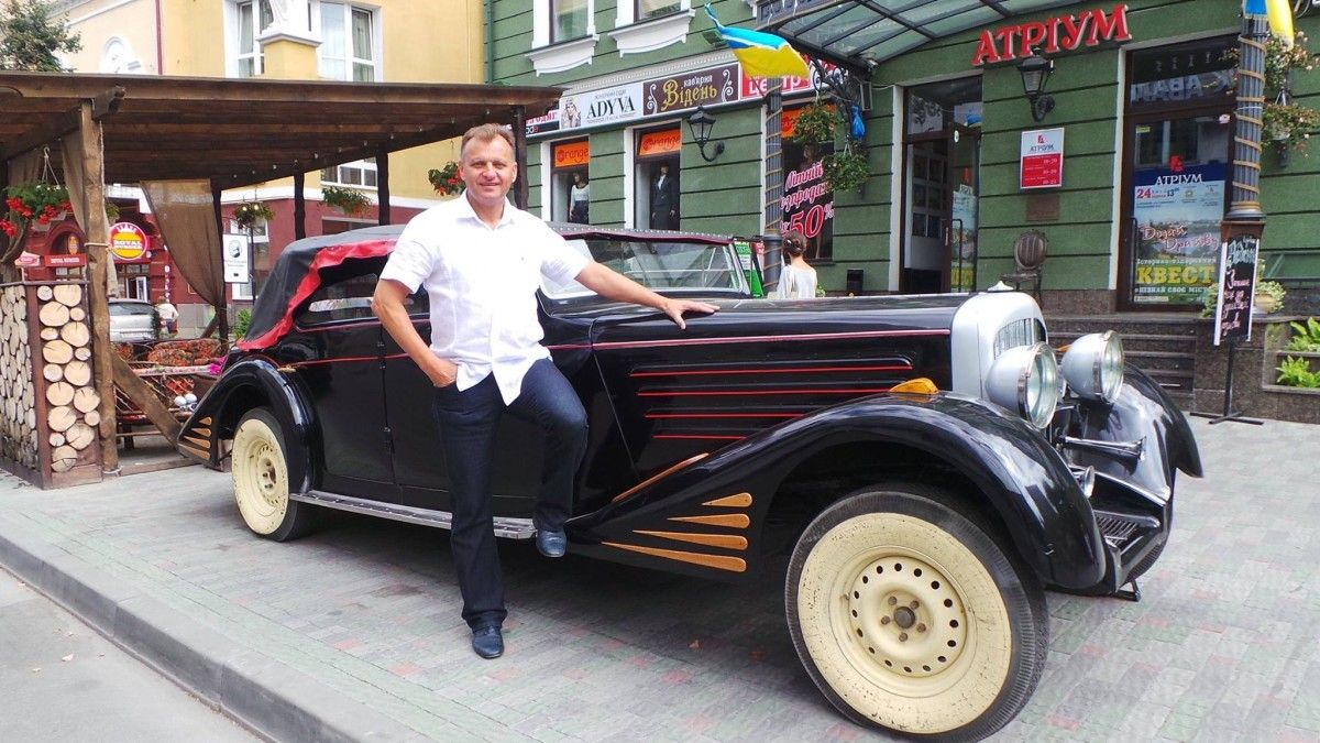 Музей діючих старовинних авто відкрили у Тернополі - фото 1