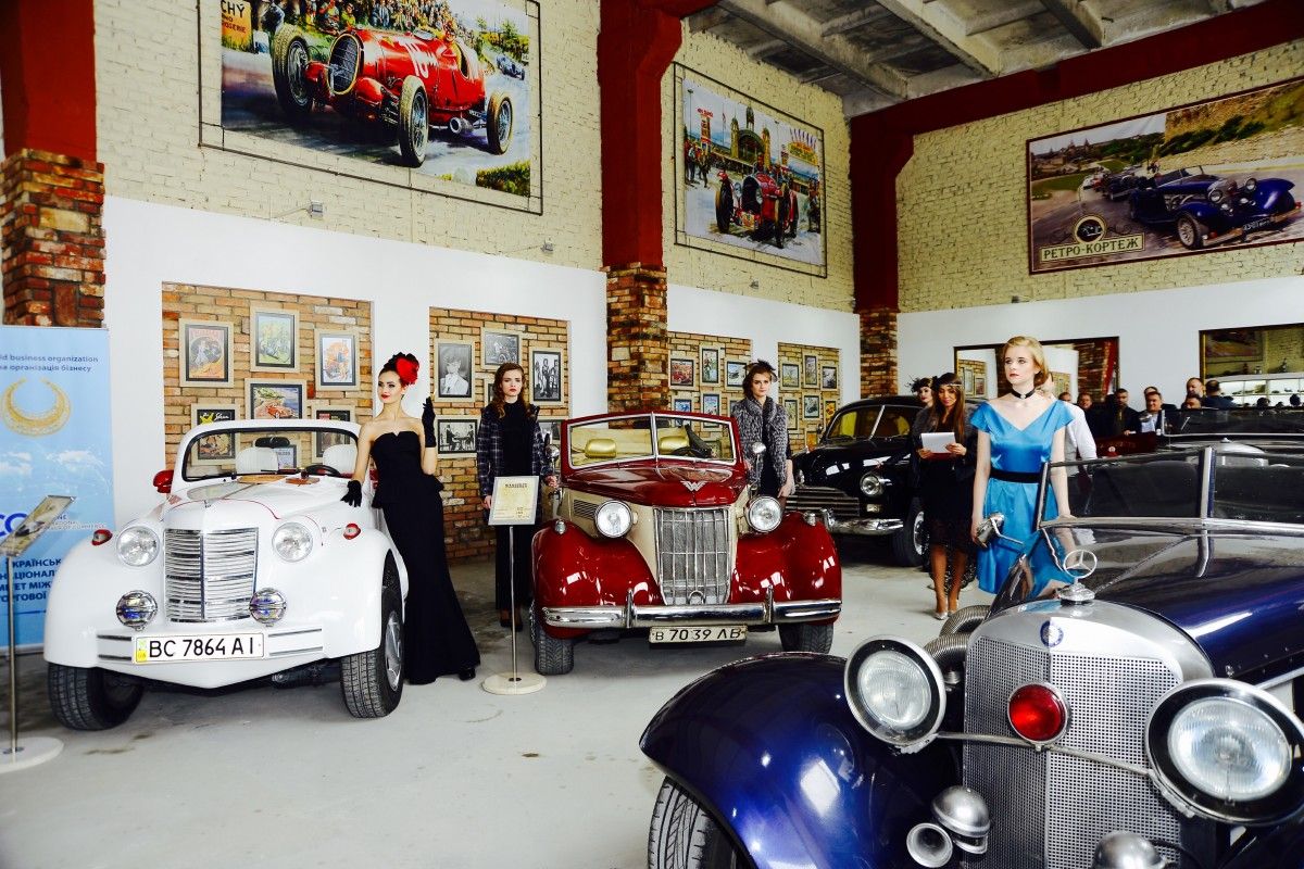 Музей діючих старовинних авто відкрили у Тернополі - фото 2