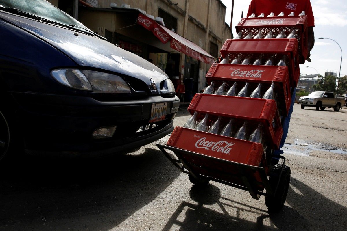 Торговые сети компании Fozzy Group отказались от продажи продукции компании Coca-Cola / Иллюстрация REUTERS