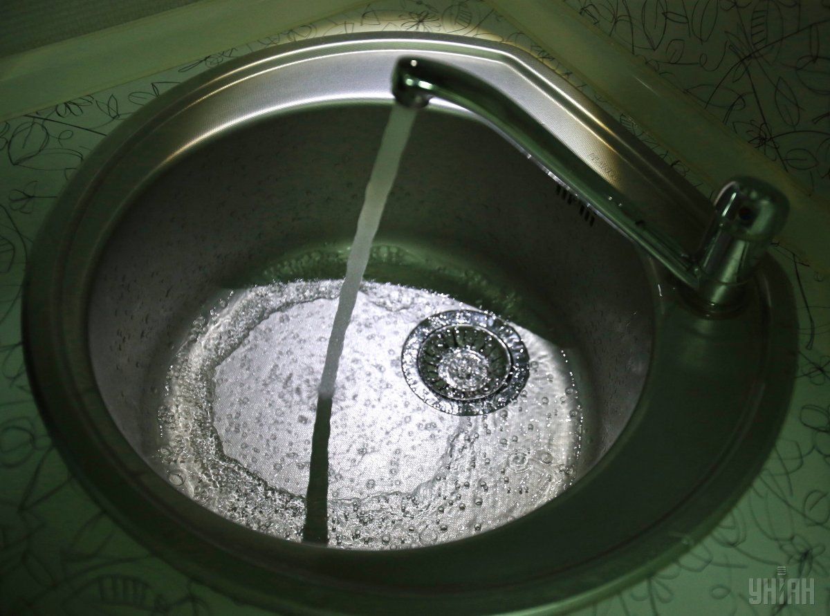 Вода выходит из водоочистных станций пригодной для питья, а то, что течет из кранов, - совсем другая история / Фото УНИАН