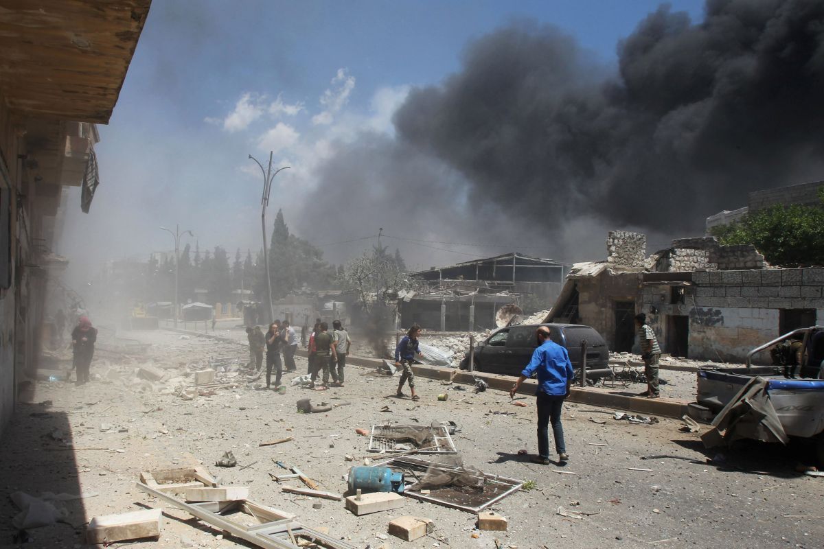 Бомбежка сирийского Идлиба / REUTERS