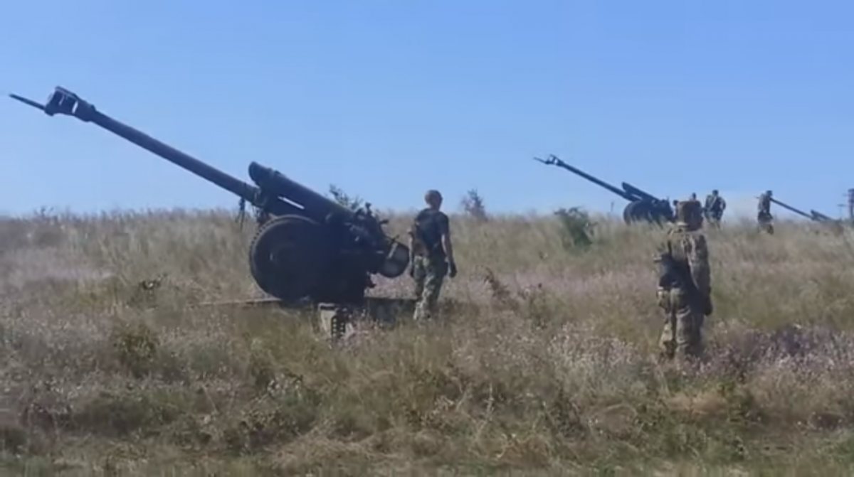 По словам Мотузяника, боевики определили лимит в 300 снарядов к орудиям