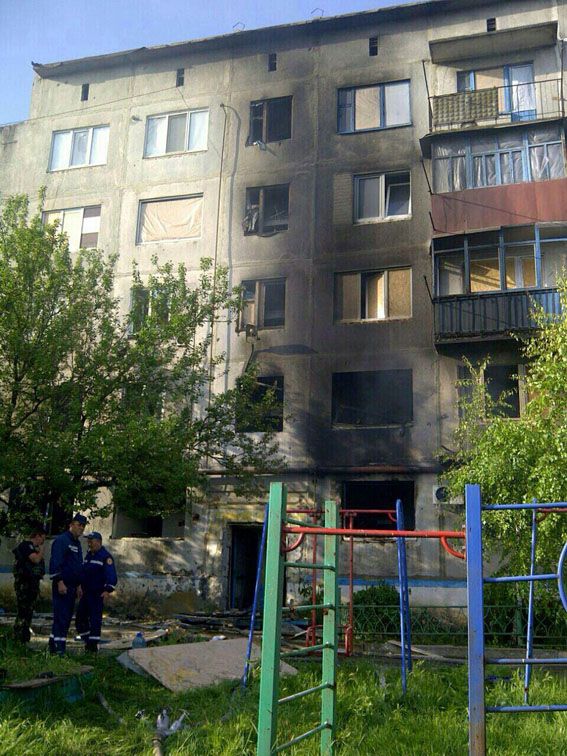 Дом, в который попал снаряд / dn.npu.gov.ua Дом, в который попал снаряд / dn.npu.gov.ua