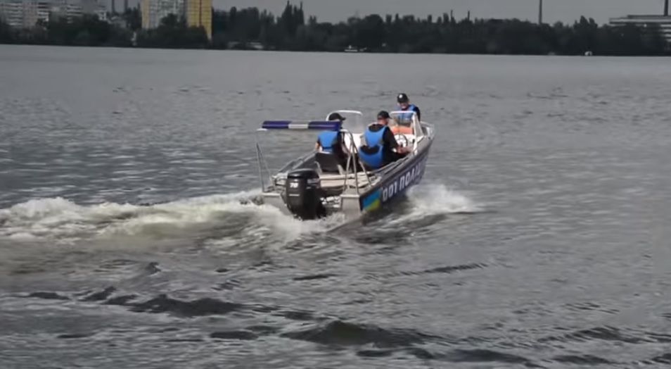Патрульні виписали уже три штрафи за керування водним транспортом у нетверезому стані / Фото hromadske.dp.ua Патрульні виписали уже три штрафи за керування водним транспортом у нетверезому стані / Фото hromadske.dp.ua