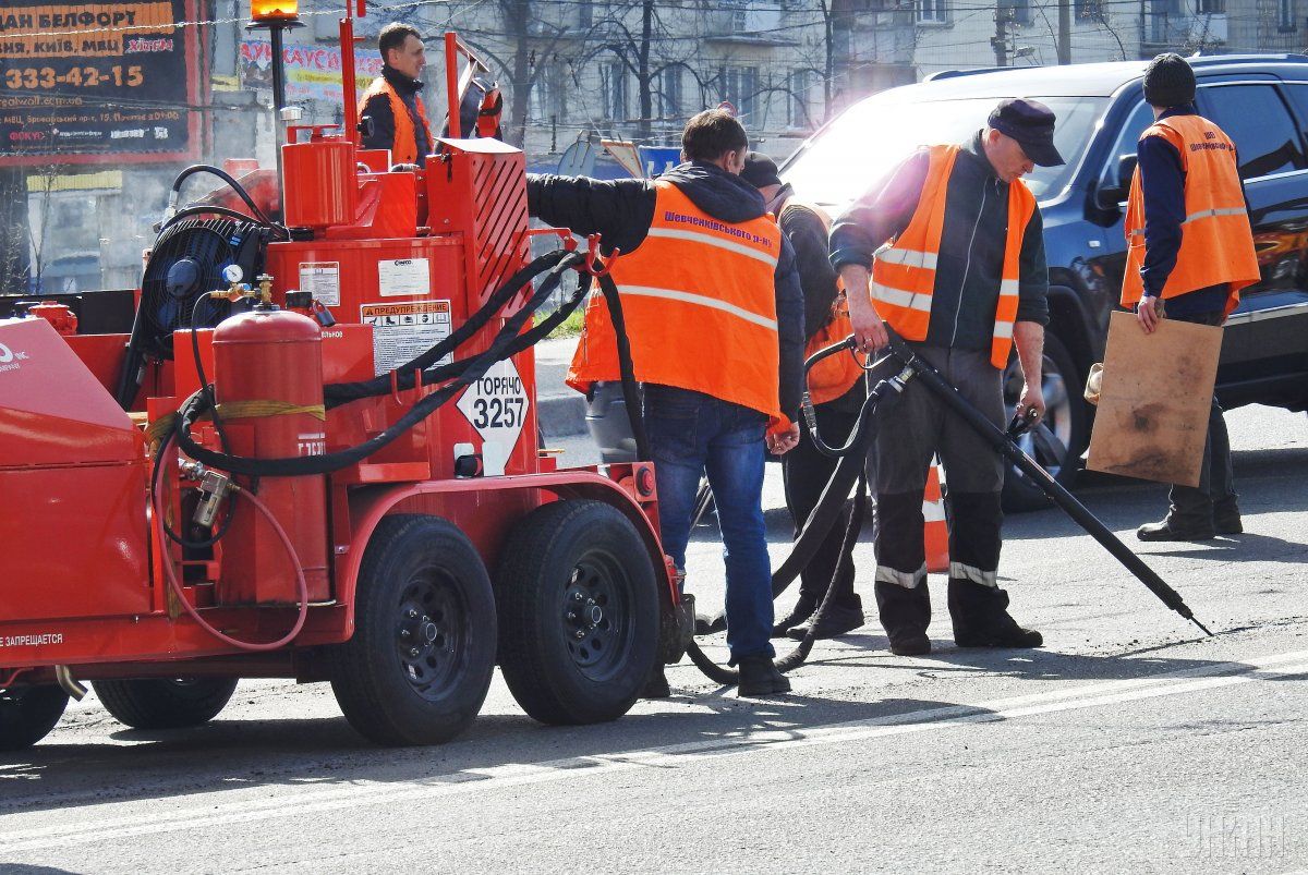 На капремонт доріг загального користування освоєно 1,5 млрд грн / Фото УНИАН На капремонт доріг загального користування освоєно 1,5 млрд грн / Фото УНИАН