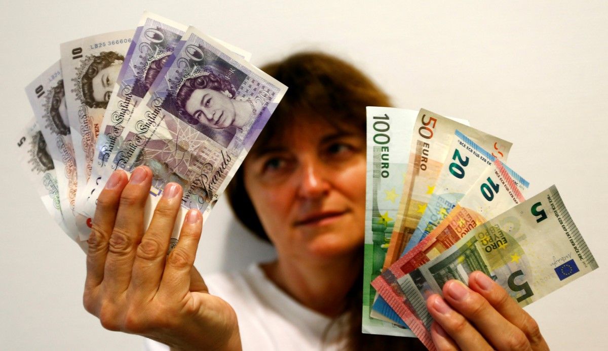 Фунт стерлингов и евро упали до рекордных минимумов / фото REUTERS