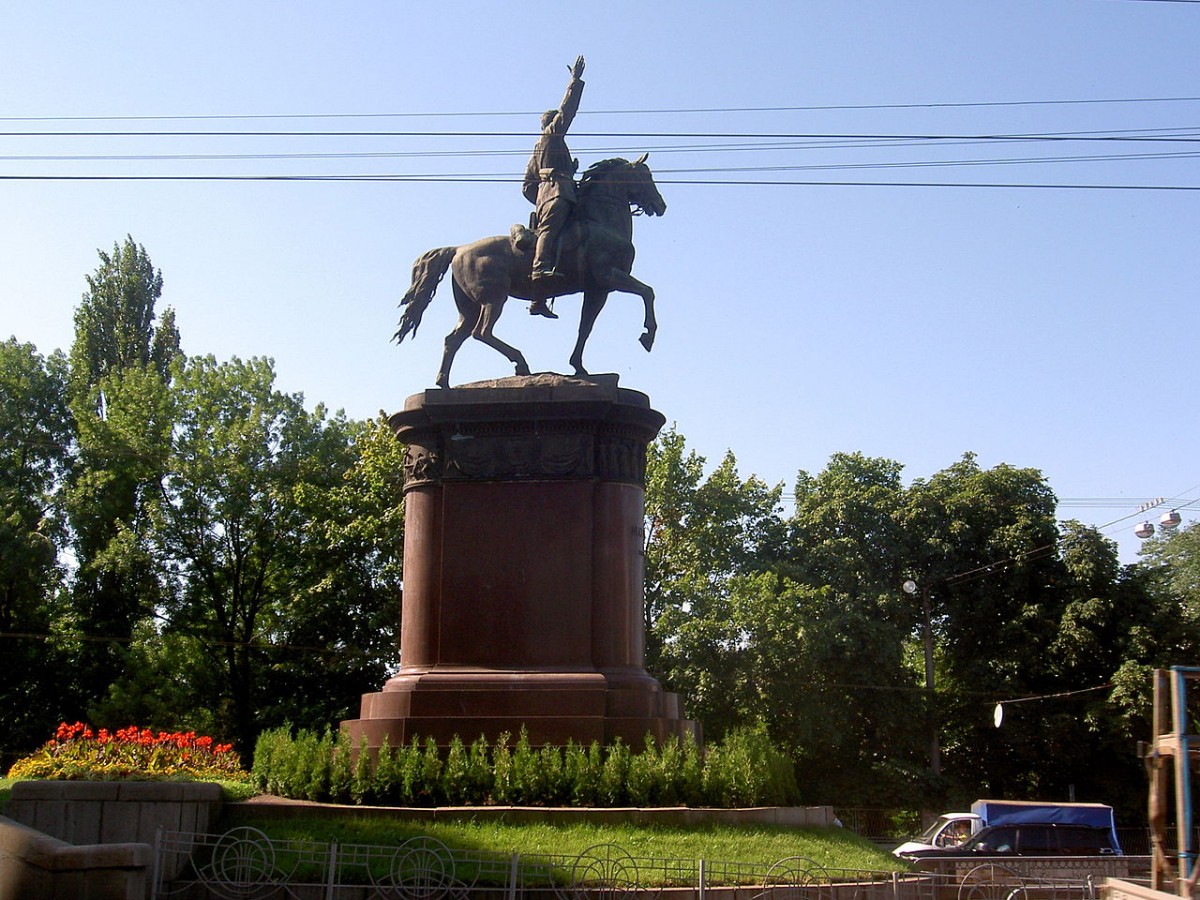 Памятник Щорсу / wikipedia.org Памятник Щорсу / wikipedia.org