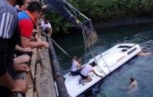 В Турции экскурсионный автобус упал в водный канал, 14 человек погибли - СМИ